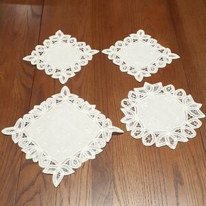 4 pc bundle of white linen & crochet look lace edged doilies